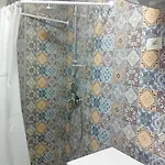 Linda * Tirana