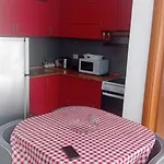 Linda * Tirana