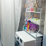 Linda *