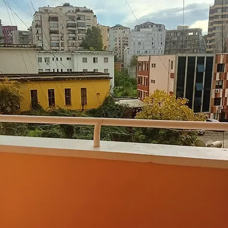 Linda * Tirana