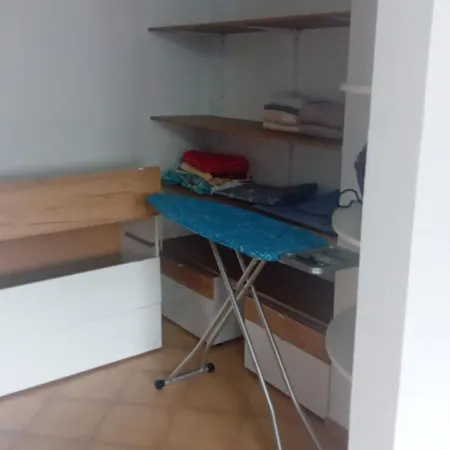 Linda * Tirana